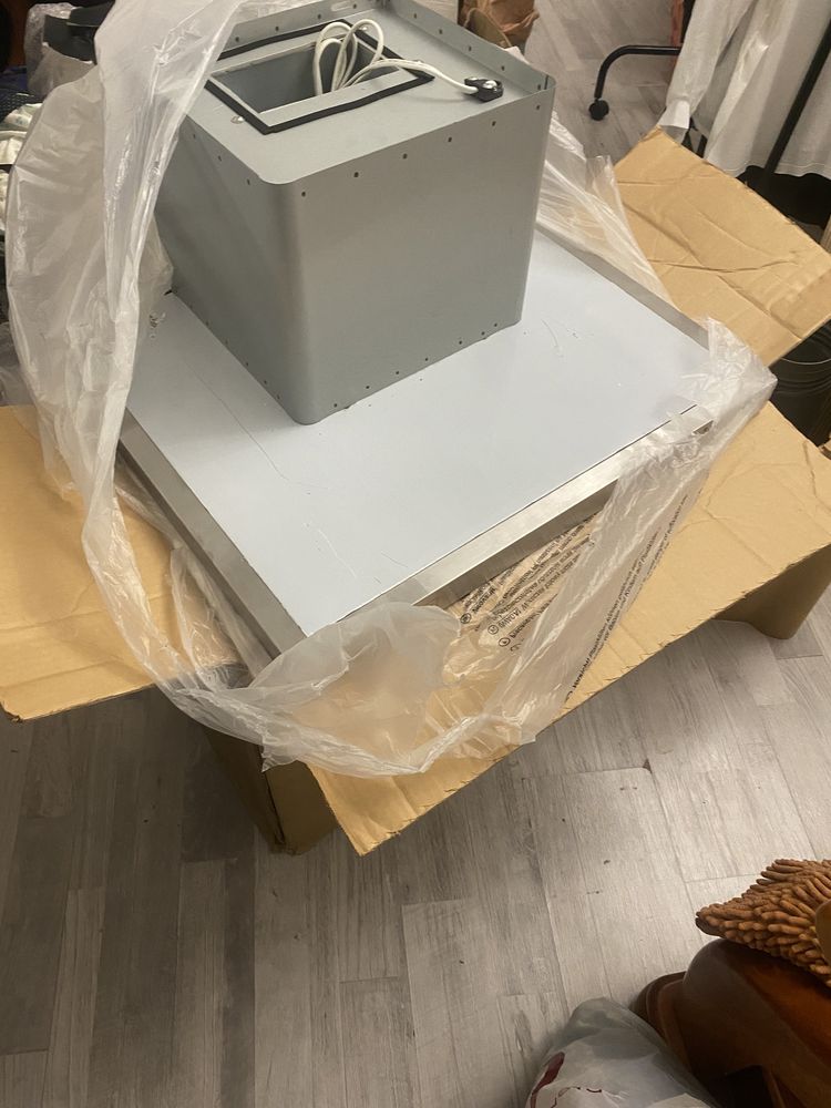 Продам кухонную вытяжку ALTEX