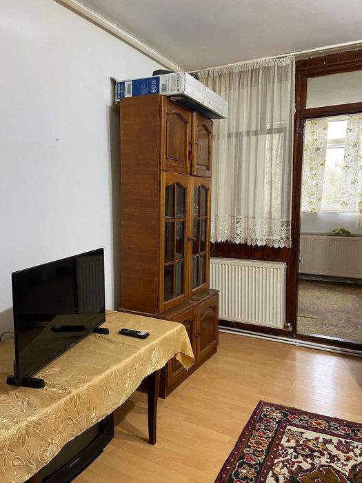 Închiriez garsonieră
