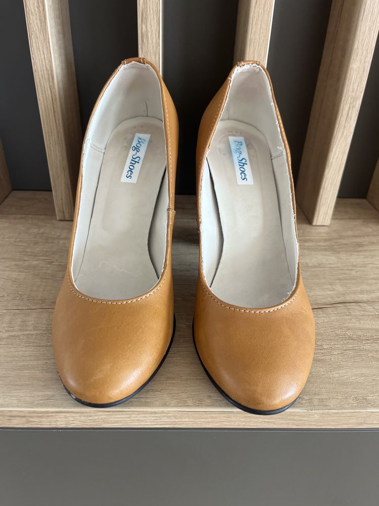 Vând pantofi cu toc din piele marimea 36-37