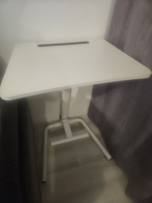 Masuta/birou reglabil ptr laptop