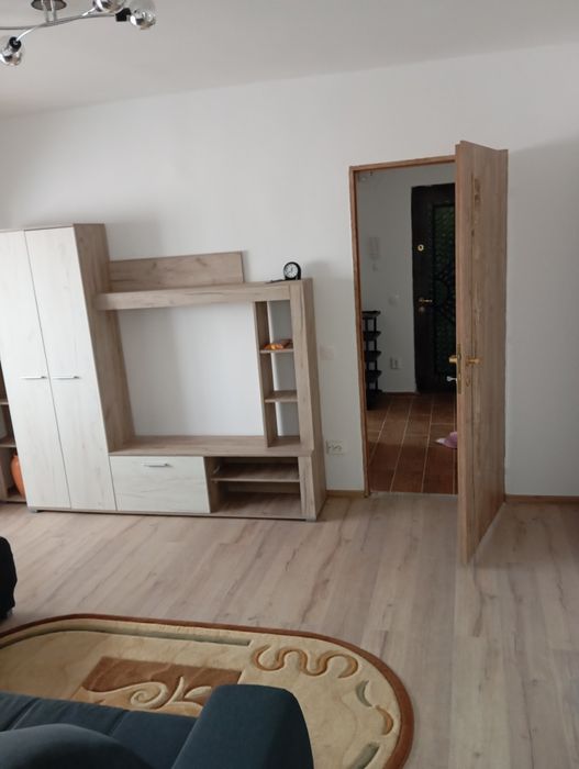 Închiriez apartament cu doua camere