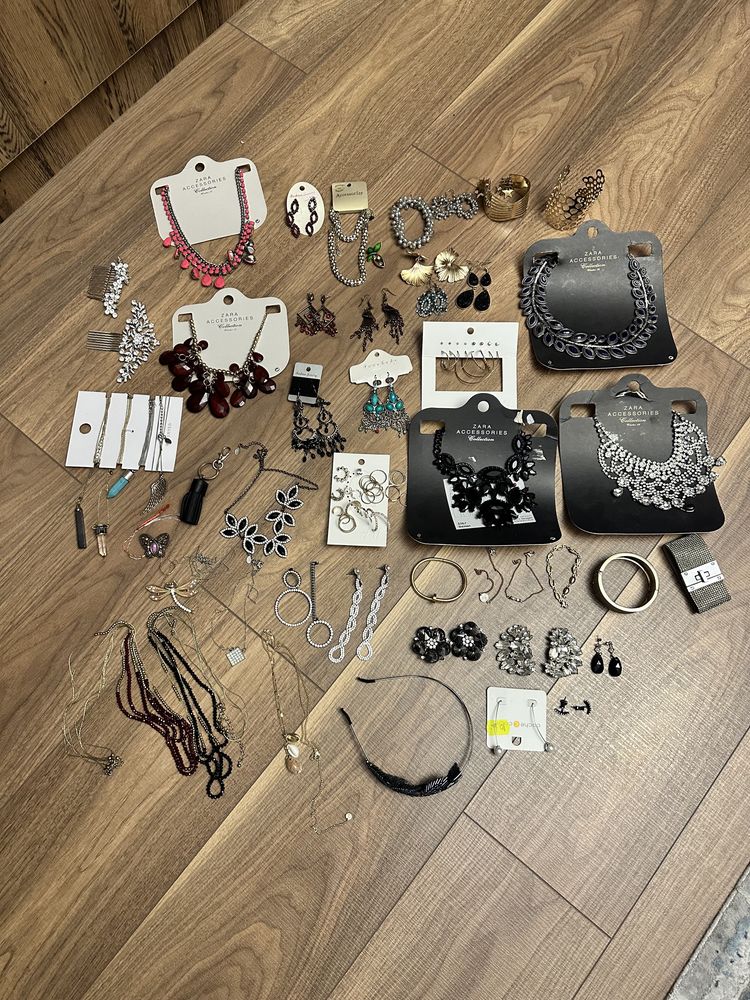 Lot bijuterii dama Zara, H&M: cerceii, bratara, lant, colier
