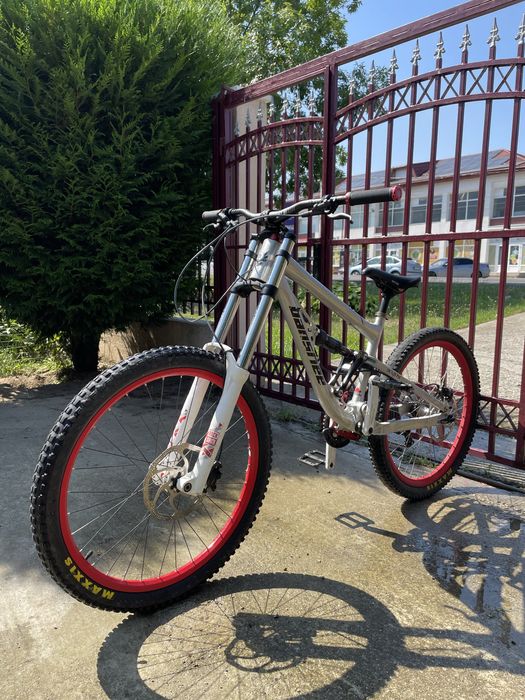 Bicicleta Downhill Banshee Scythe