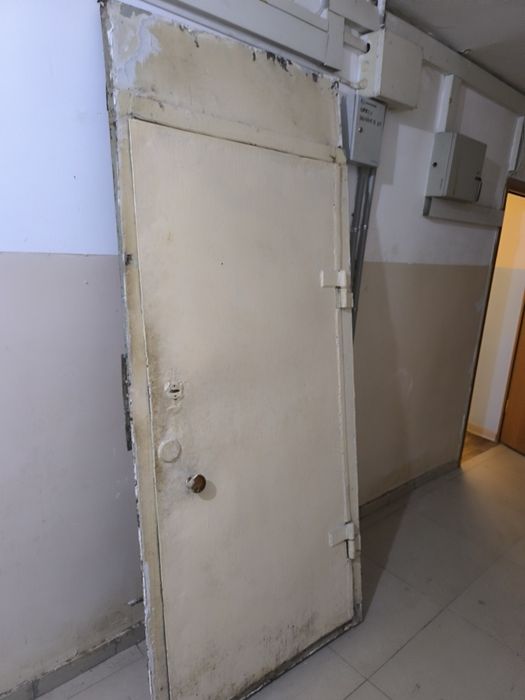 Железная дверь на лом