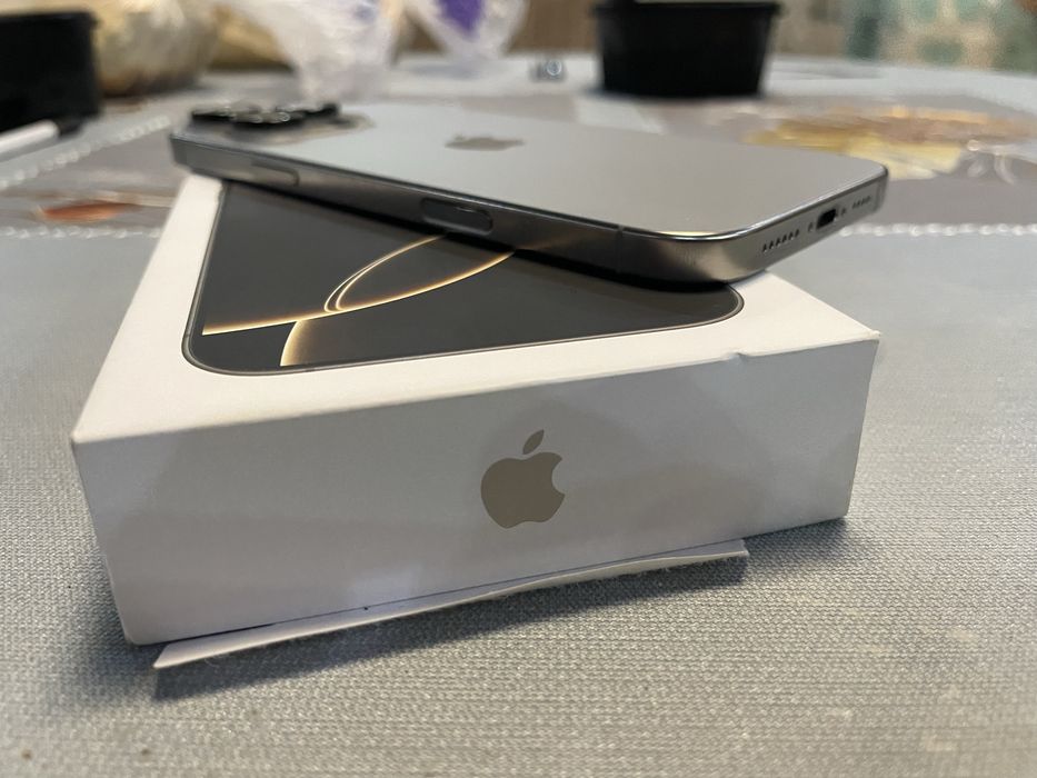 Vând/schimb iphone 16 pro max 256 natural titanium