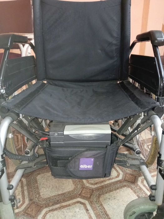 Електрическа,рингова инвалидна количка управляваща се с джойстик