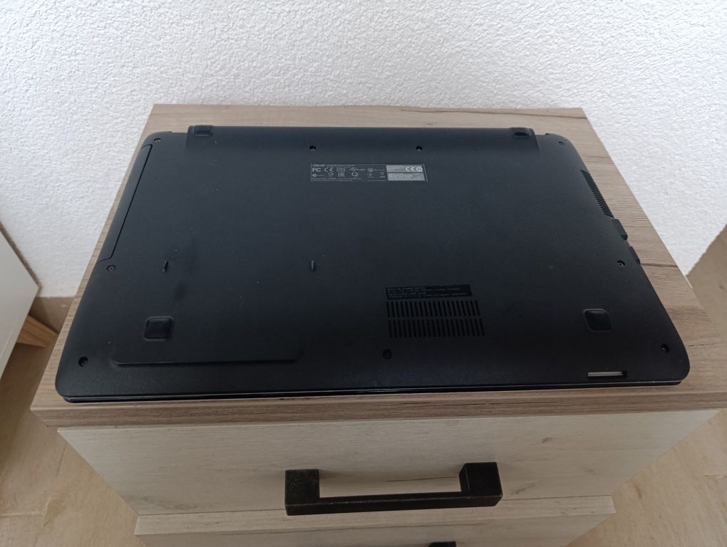 Laptop Asus R512M