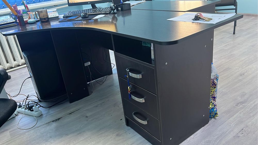 Стол с приставкой офисный