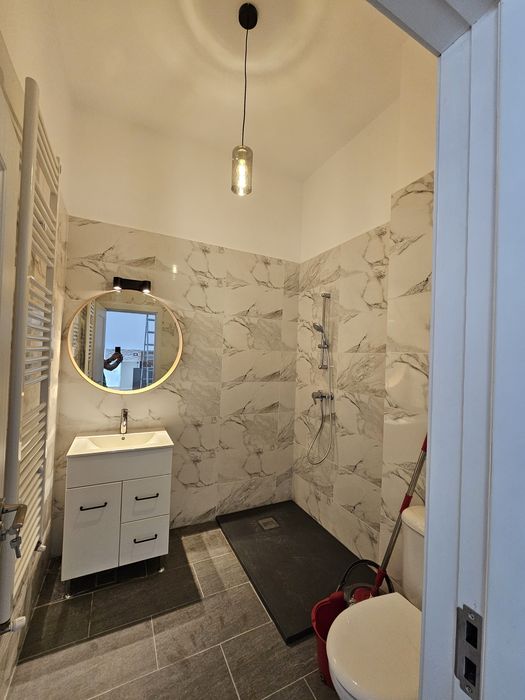 Inchiriez apartament cu 2 camere cu loc de parcare