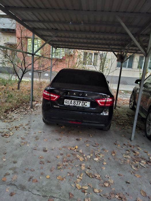 Lada vesta кофрот