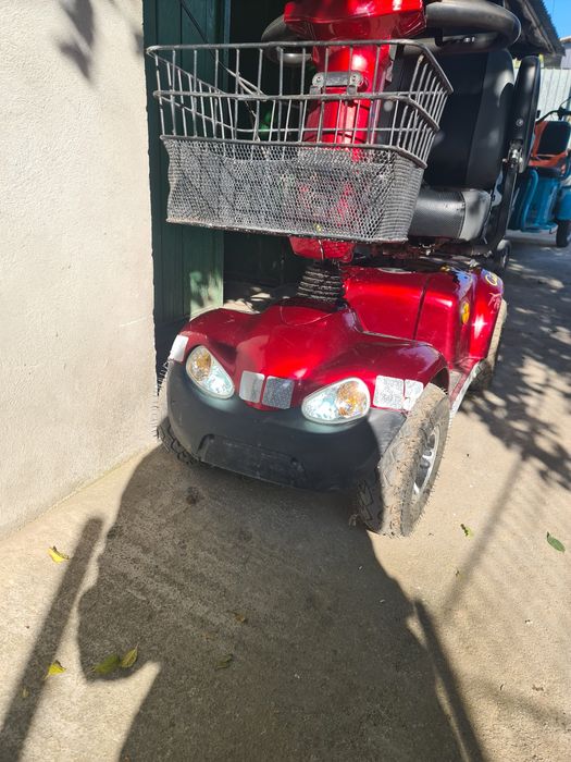 Trotineta electrica pentru oameni varstnici