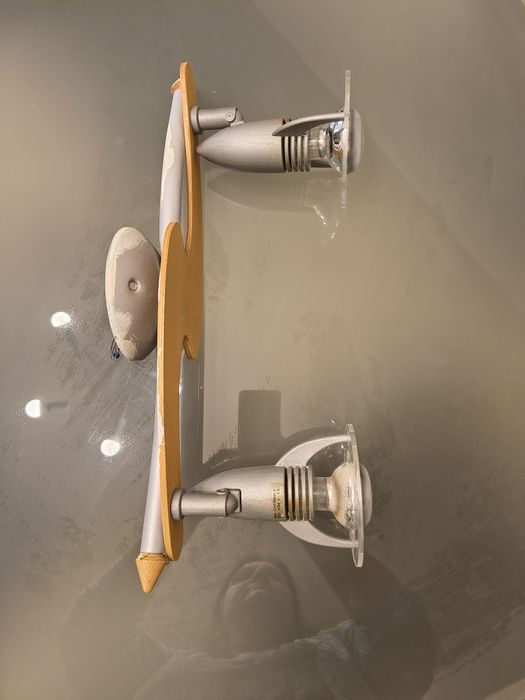 Лампа-спот с дървена основа