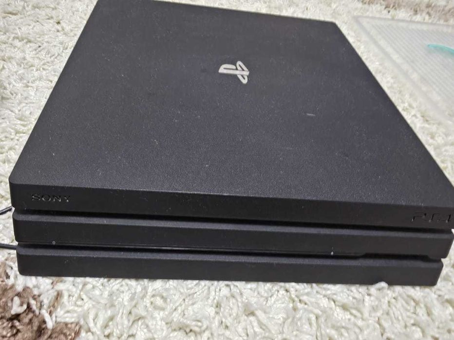 Продам sony playstation 4 pro с играми