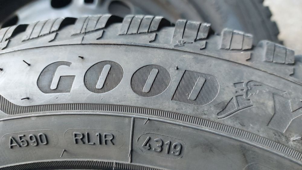 Зимни гуми 185/60/15 Goodyear Ultragrip 4 броя