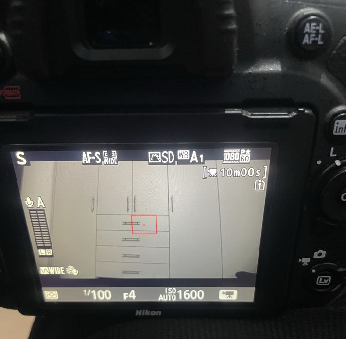 Nikon D750 cu 12.715 cadre