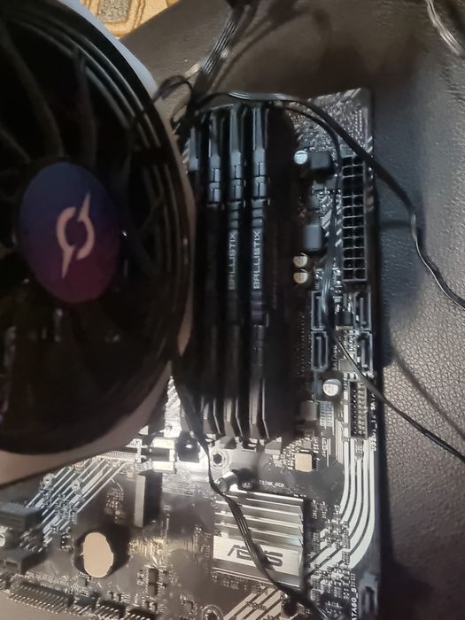 Vând kit( placa de baza,procesor RAM si cooler)