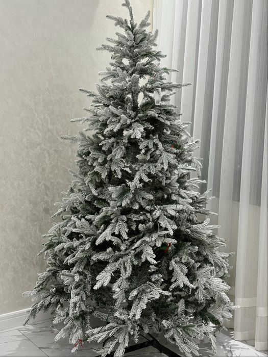 Искусственная новогодняя елка