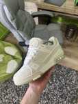 Louis vuitton sneakers (100% original) size6 fit 41