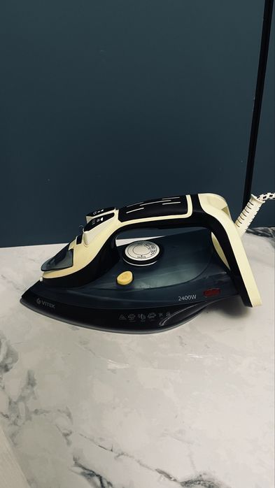 Продается утюг от Vitek