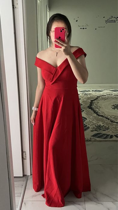 Вечернее женское платье в пол