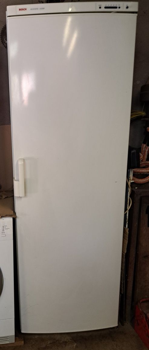 Хладилник BOSCH висок