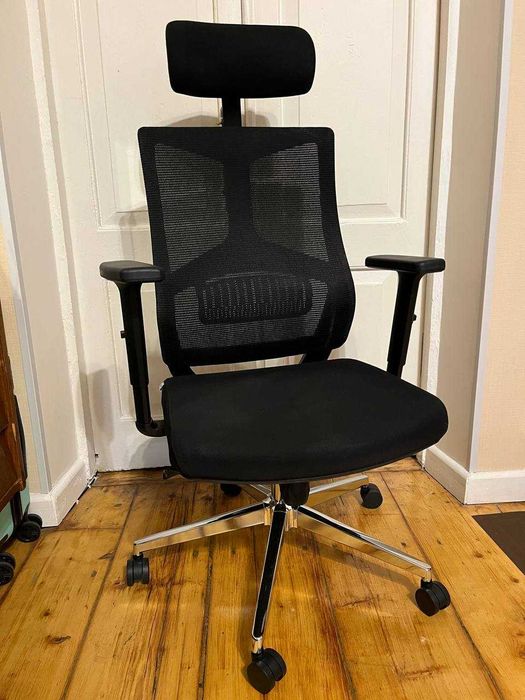 Черное офисное компьютерное кресло Dafna