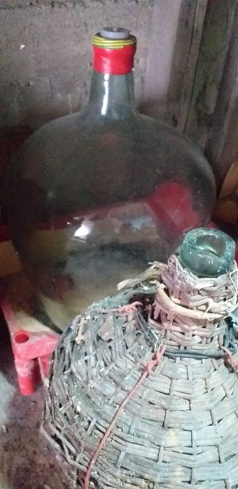 Vand damigene pentru vin diferite marimi