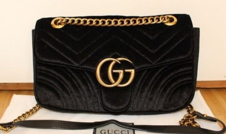 Geanta catifea, super model import Italia, saculet ,etichetă incluse