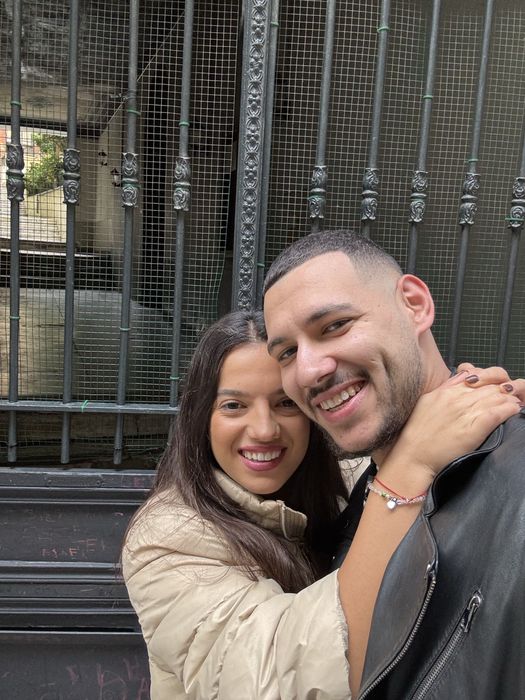 Продавам отличен iPhone 16 56 цикъла