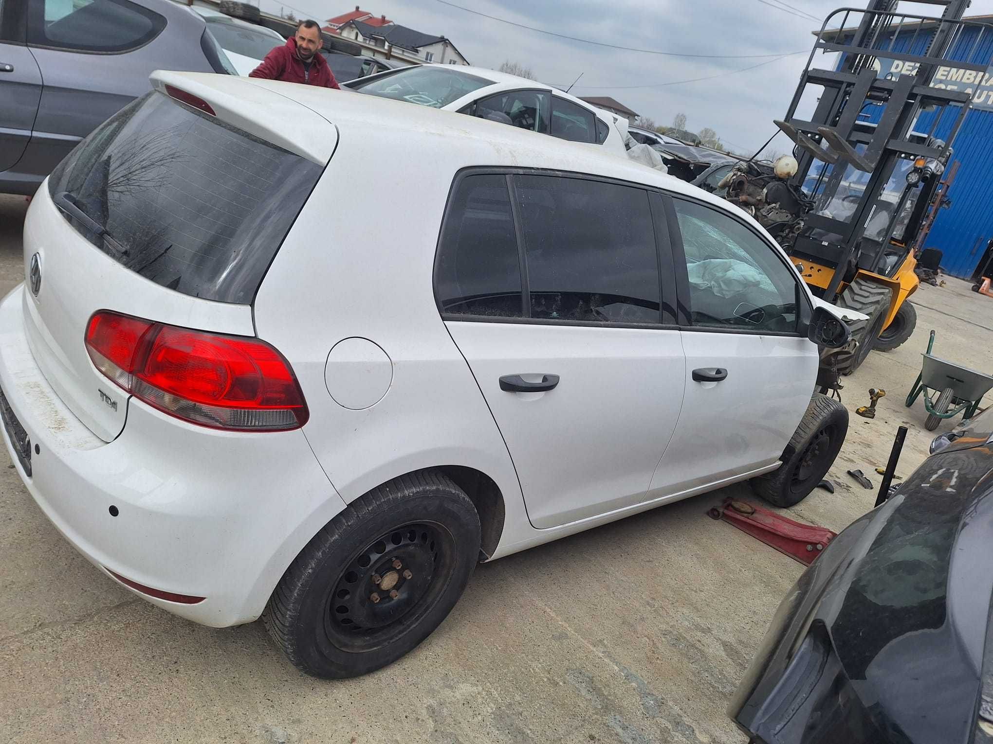 Dezmembrez VW Golf VI 1.6 TDI CAYB 90 cai Cutie Manuala 5 Trepte LHW