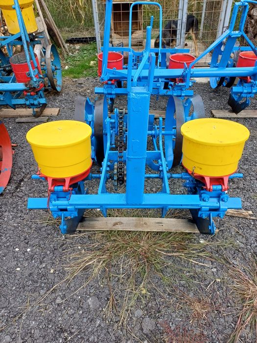 Semanatoare de porumb pe 2 si 4 randuri