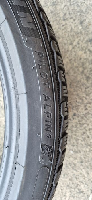 2 anvelope iarna Michelin 305/30/21,dot 2021.Pretul este pe bucata