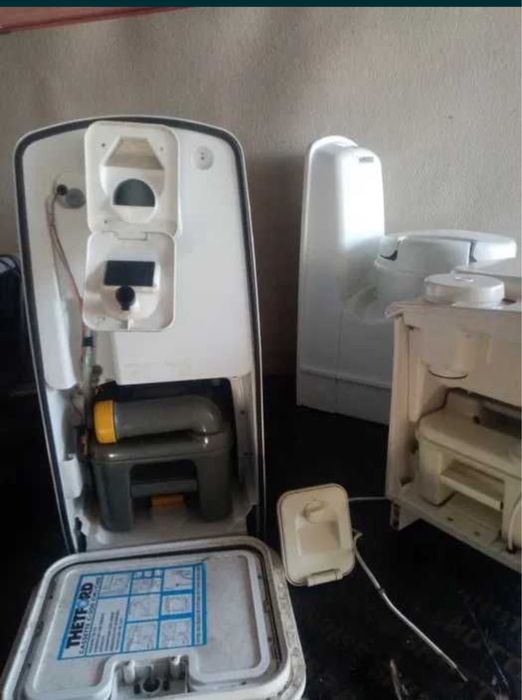 Тоалетна за кемпер ,каравана ,пълен комплект с вратички