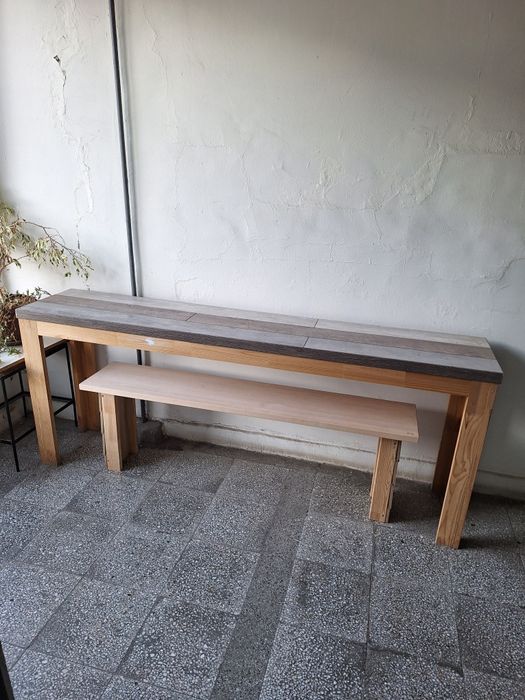 Маса с две пейки от естествено дърво