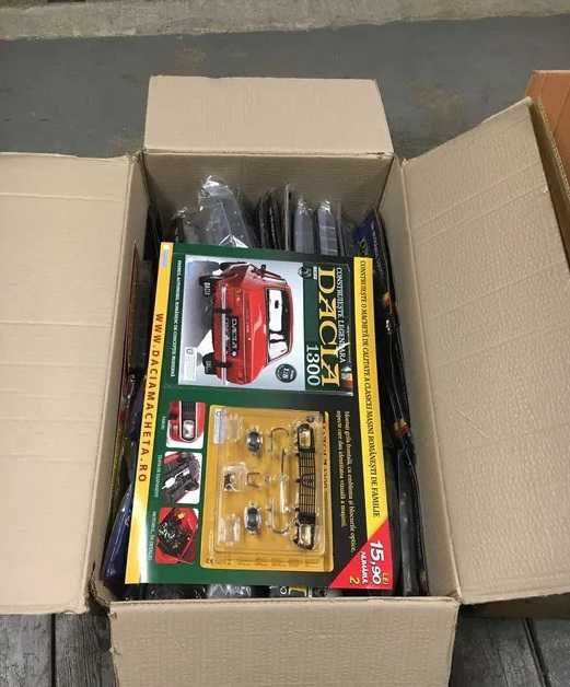 Vand doua colectii macheta Dacia 1300 scara 1/8