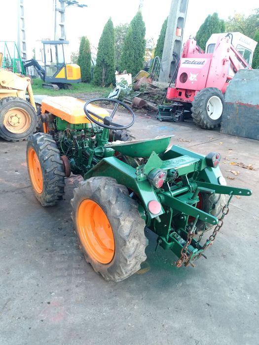 Vând ferrari și hako