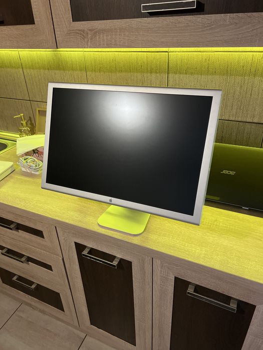 Apple cinema display monitor