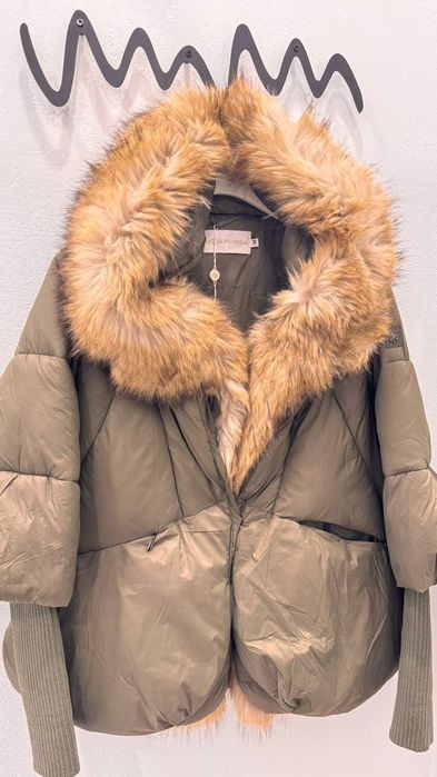 Яке с пухена яка и качулка
С М Л ХЛ 2ХЛ
Питайте за наличност
Цена:180л
