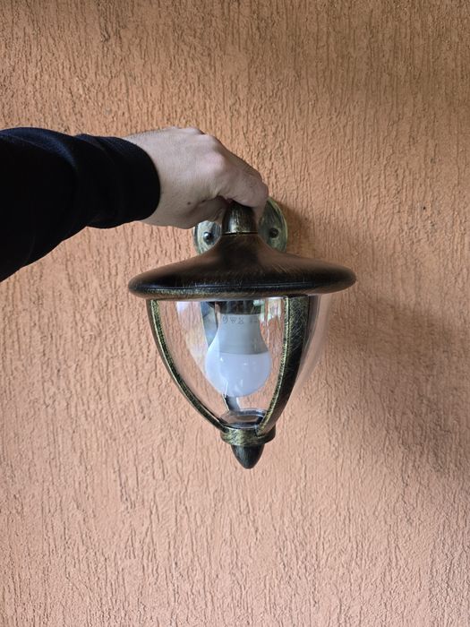 Лампа за стена, стенна лампа