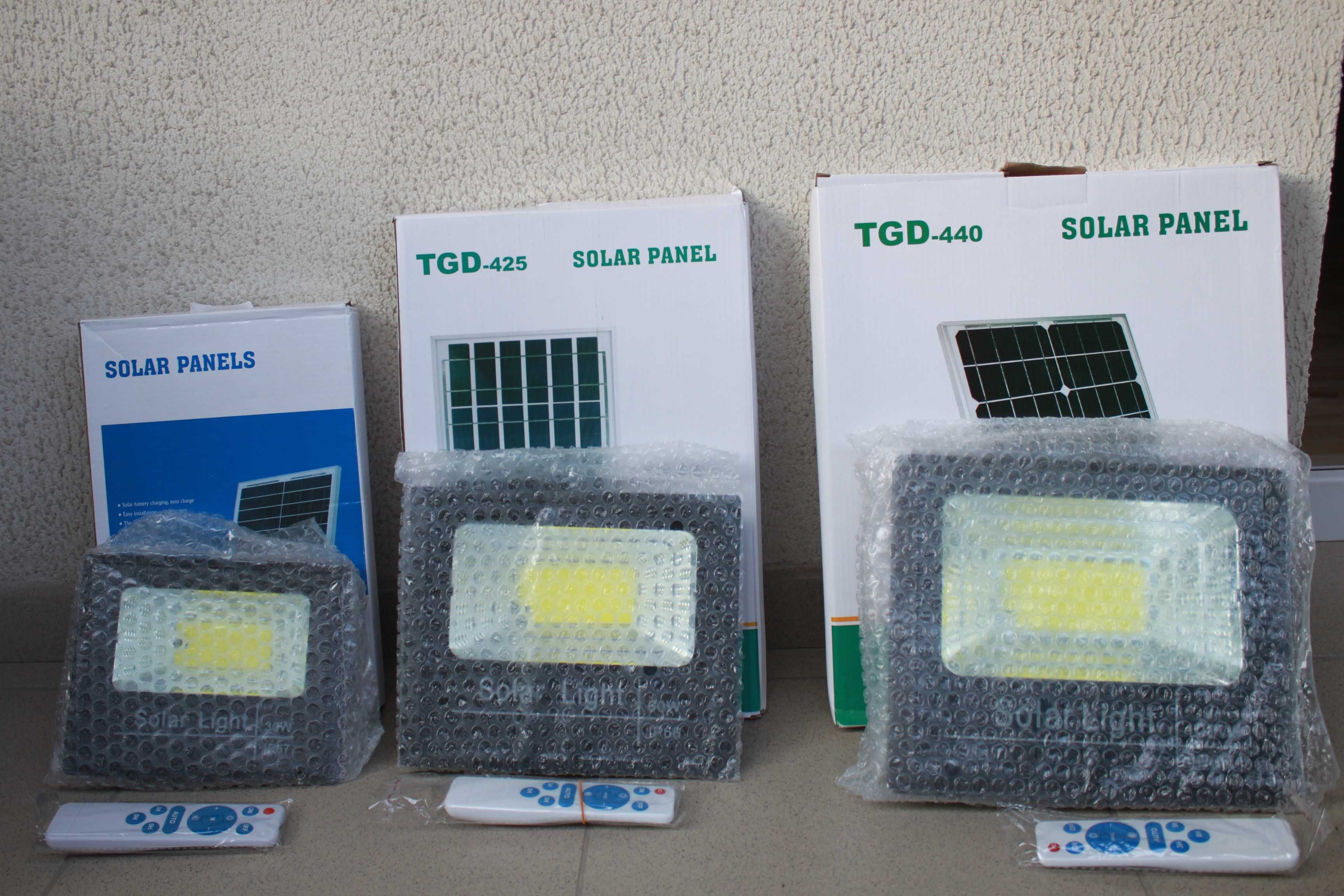 Proiector Solar LED SMD 30W / 60W / 100W telecomanda si panou solar