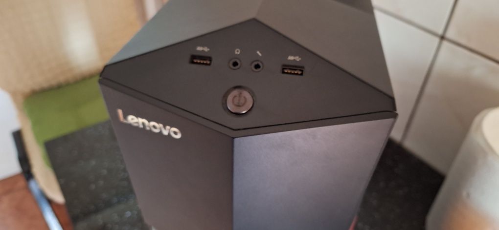 Vand sistem Desktop Gaming
-carcasa Lenovo 
-procesor i5 7400
-placa v
