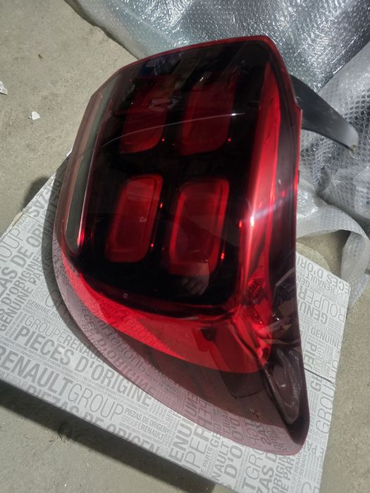 Vând stop dreapta de Logan 2