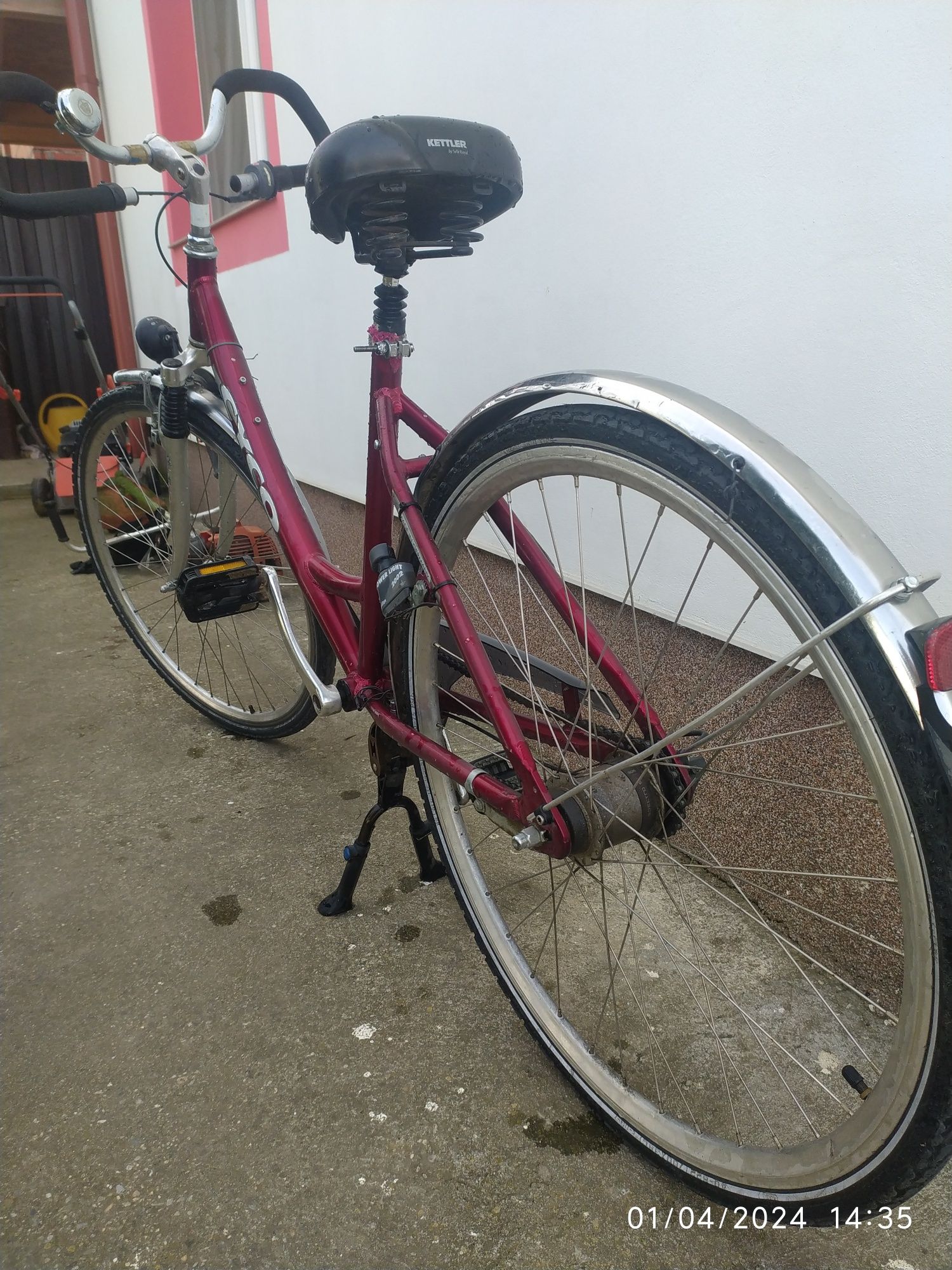 Bicicleta 26" cu suspensii fata si 7 viteze