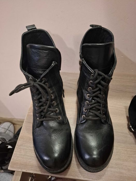 Продавам дамски боти