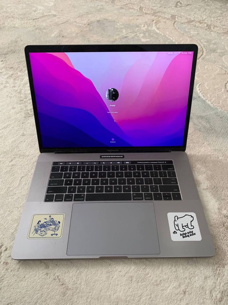 Mac book pro 2016  core i 7 оперативка 16 памят 256