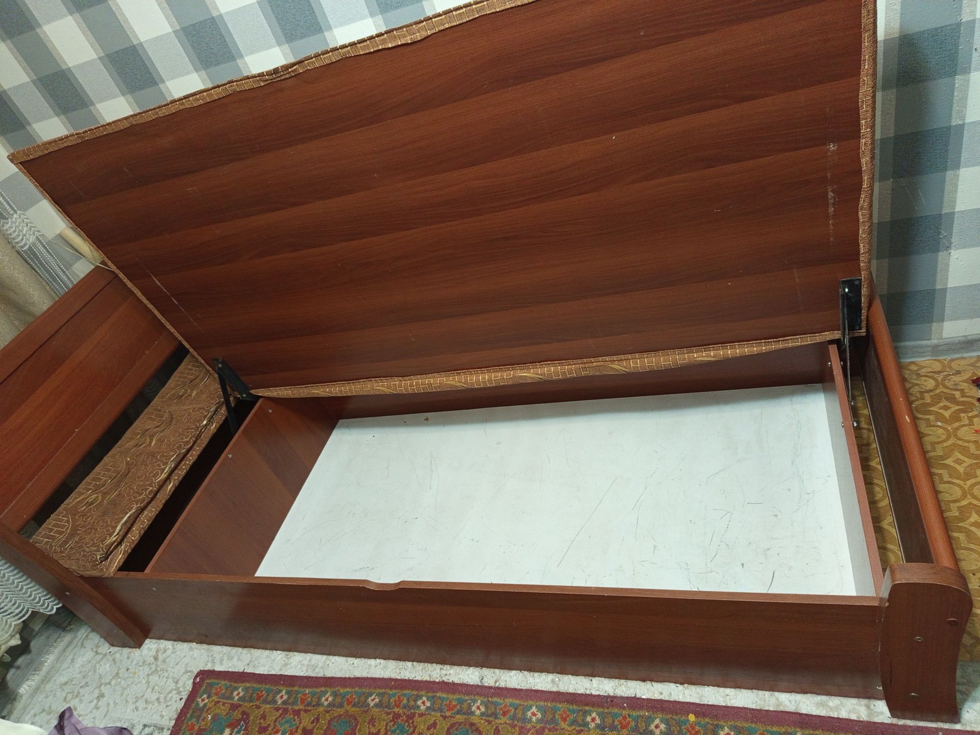 Продам кровать односпальную