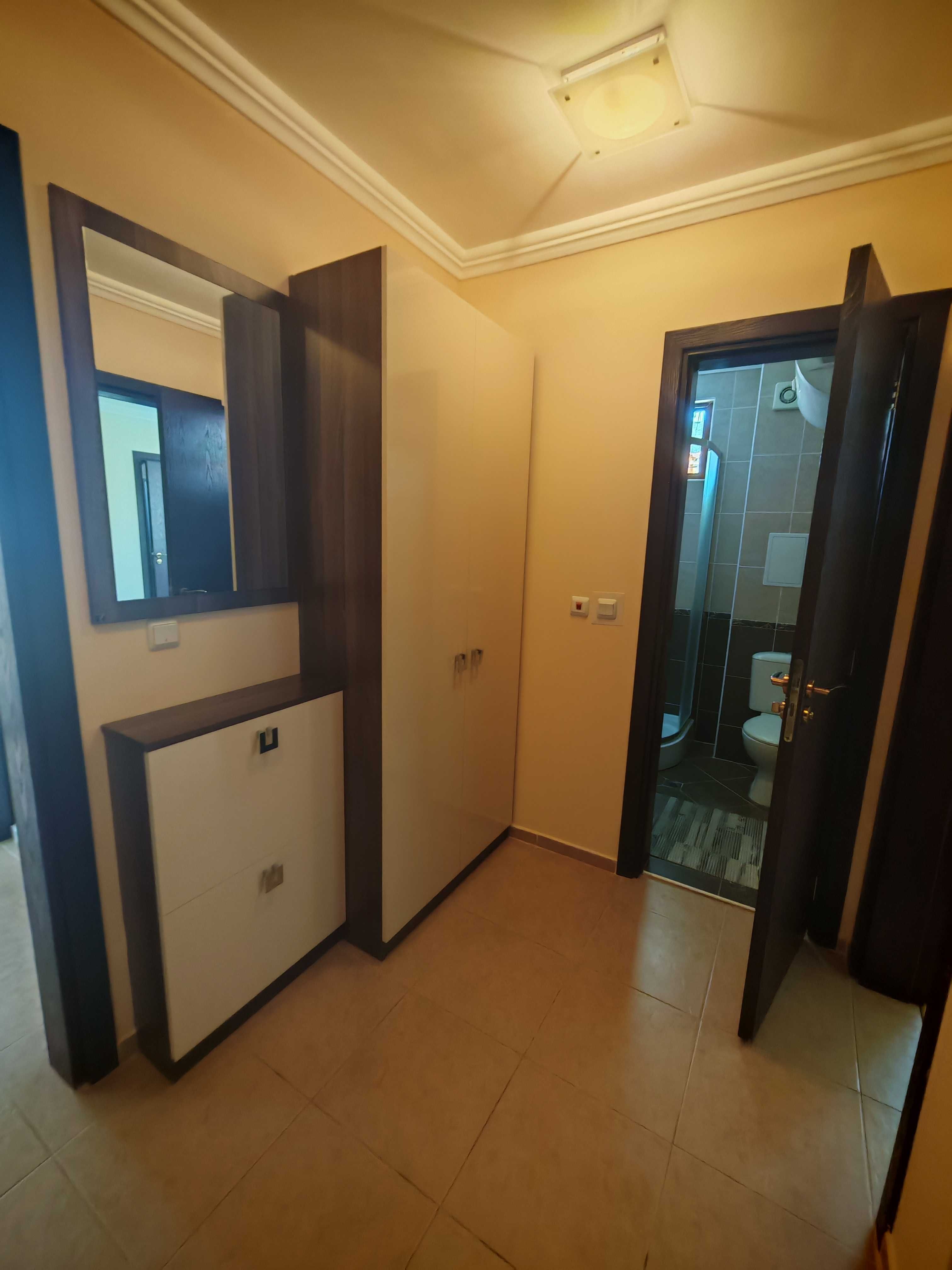 Панорамен вид море и планина, топ локация, 2 спални, 2 бани.