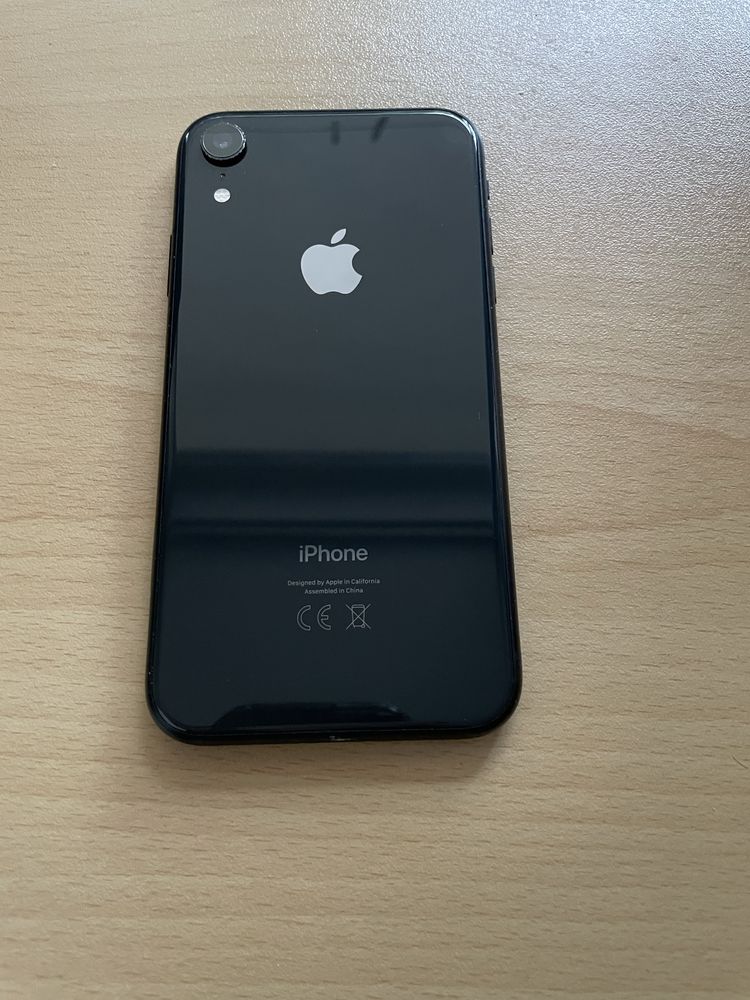 Продавам Iphone XR 64GB