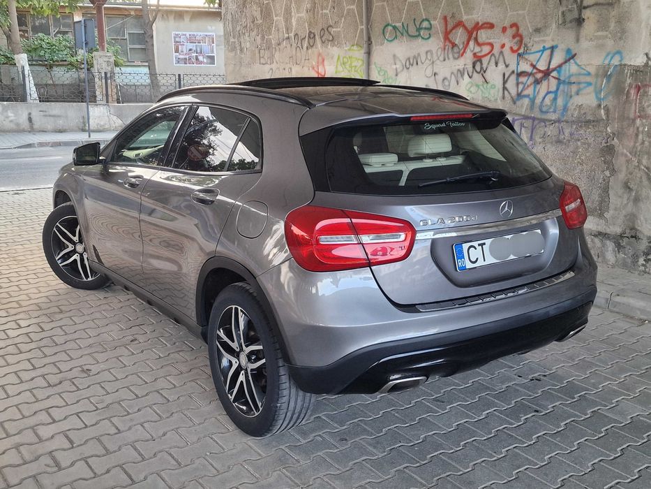 Mercedes-Benz GLA 200D 2017 Automat,Panoramic,Camera,Piele Crem