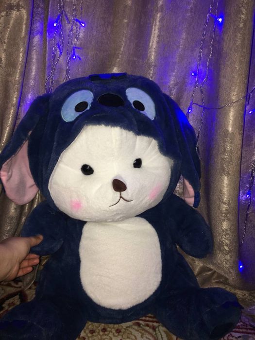 трендовая мишка с кепкой.